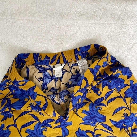 H&M royal blue floral mid waist shorts - Picture 4 of 4